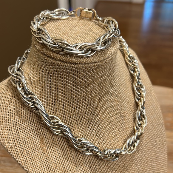 Vintage Trifari Set. Made in France. Necklace & Matching Bracelet - Picture 17 of 17